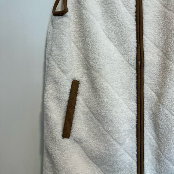 Lauren Ralph Lauren Women’s Large Diamond Quilted.  Faux Fur. Full Zip Long Vest - Picture 10 of 16